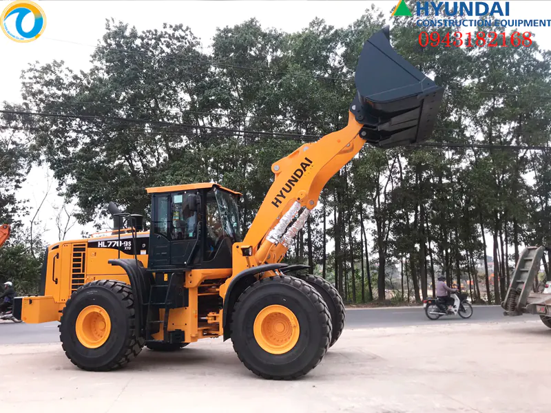 Máy xúc lật Hyundai chất lượng cao trong công trình