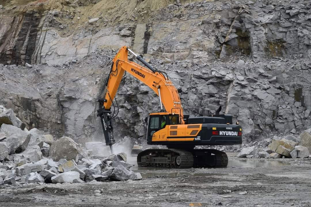 Máy Xúc Đào Bánh Xích Hyundai HX520L T3