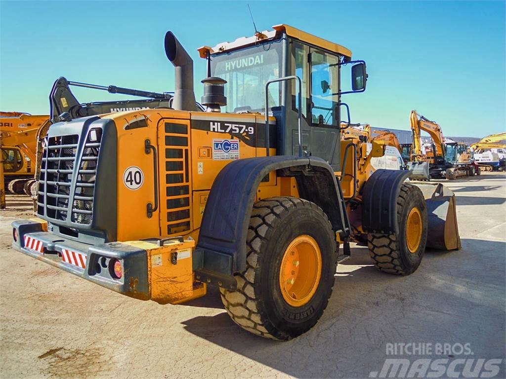 Máy Xúc Lật Hyundai HL740-9